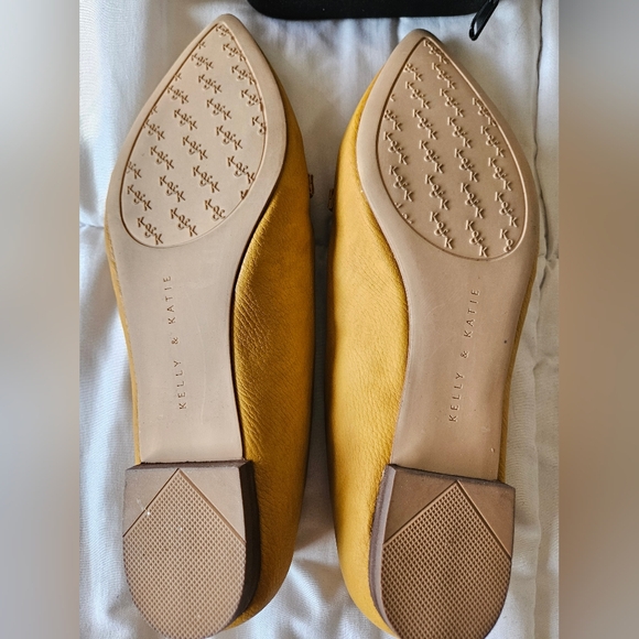 Kelly & Katie - Vieveth Flat, Size 8 - Picture 6 of 6